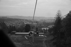 Z gondolo nazaj in pogled (iz gondole) na Maribor.